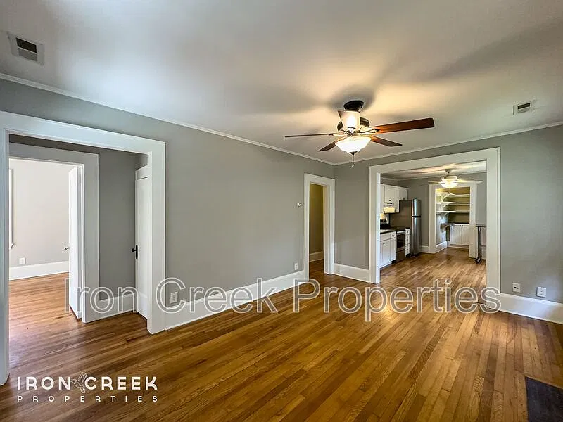 3 bed, 2.0 bath, 1078 sqft, $2,195 — Photo 4