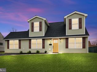 43 Mayflower Rd, Levittown, PA 19056