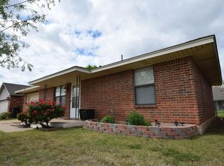 1029 Cambridge Ct, Moore, OK 73160