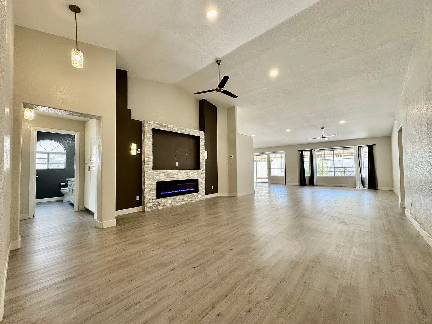 Green Valley Home For Rent! 3 Beds, 2 Baths, FULLY Remodeled — Photo 2