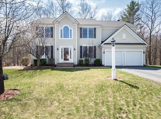 195 Amberville Rd, North Andover, MA 01845