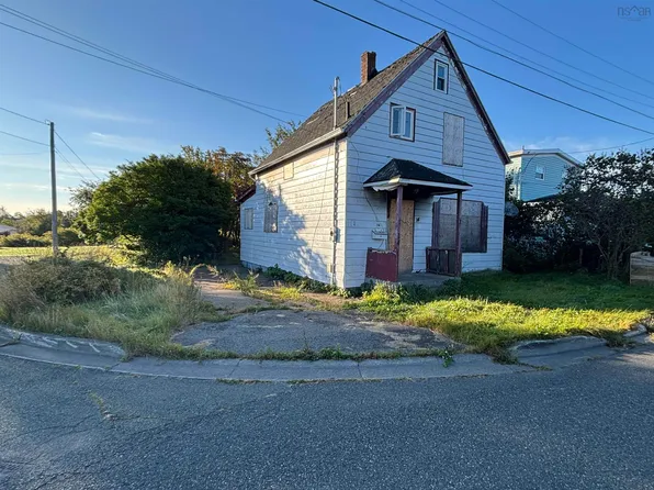 14 McGean St, Sydney Mines, NS B1V 2A1