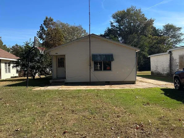 704 S Main St, Leachville, AR 72438