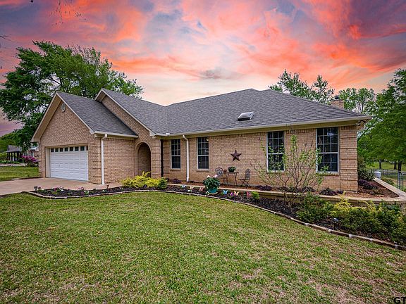5th image of 16289 Live Oak St