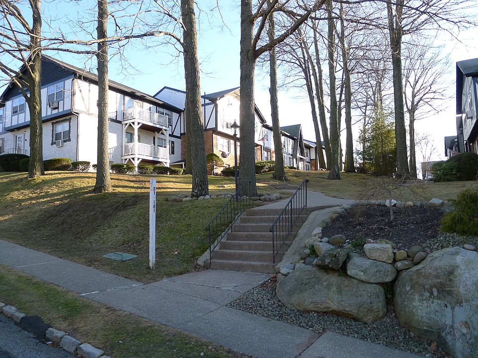 1st image of 119 Parkside Dr