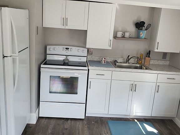 2nd image of 261 Brown St #B