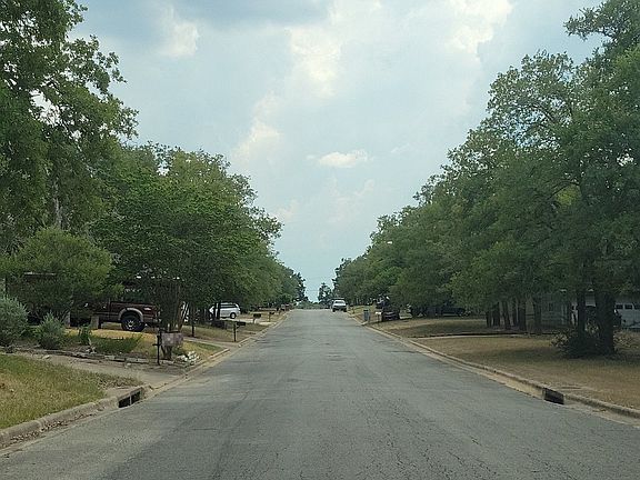 5th image of 135 Live Oak Dr