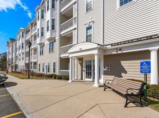 170 Clocktower Dr #401, Waltham, MA 02452