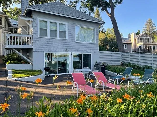 4562 Lake Ave — Photo 6