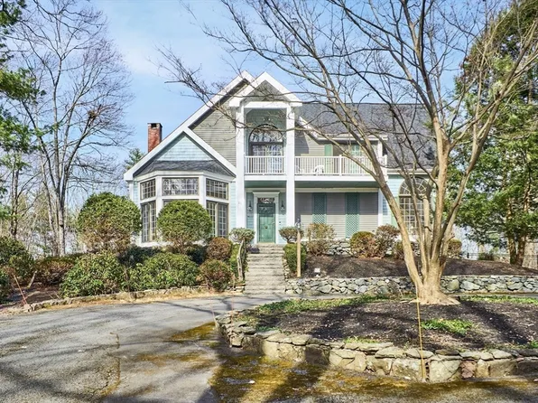 211 N Lowell St, Methuen, MA 01844