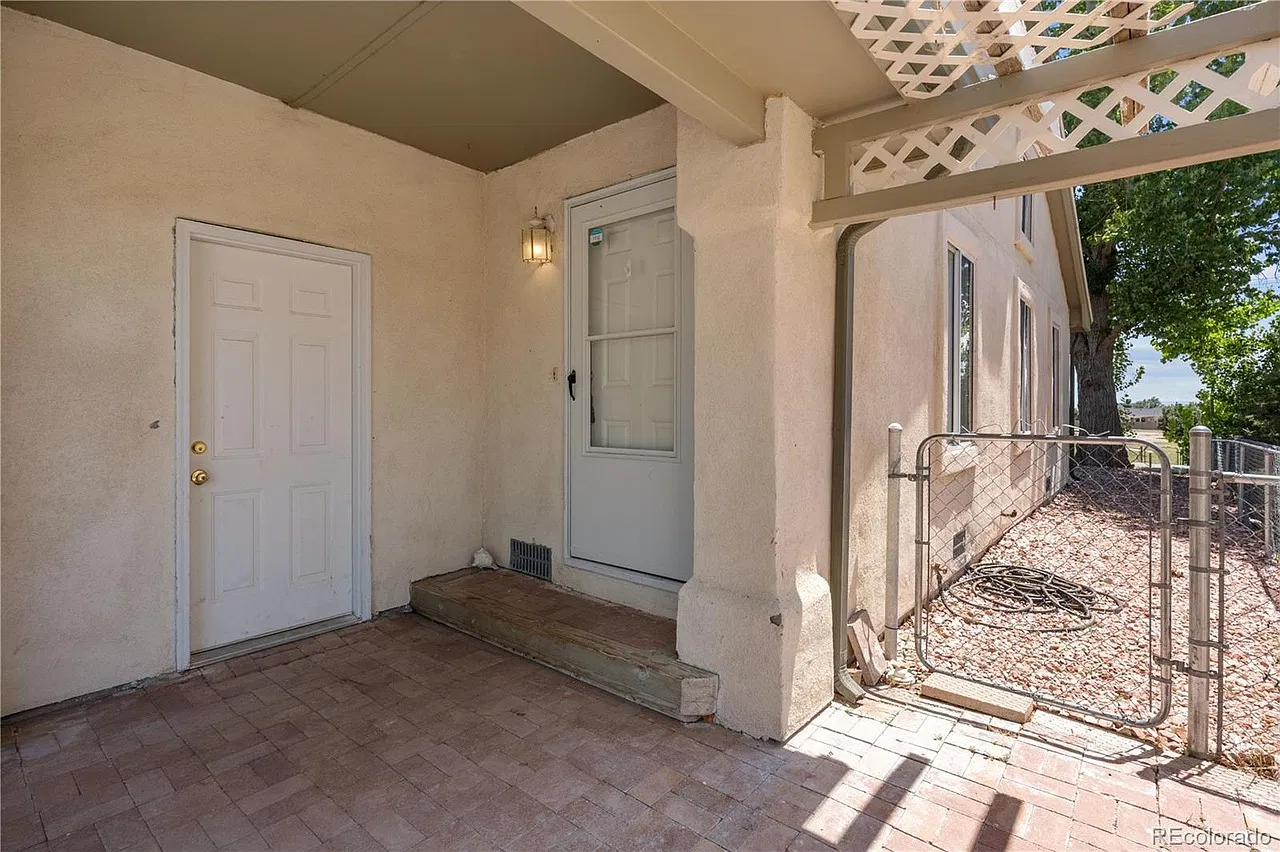 3 bed, 2.5 bath, 1448 sqft, $2,000 — Photo 4