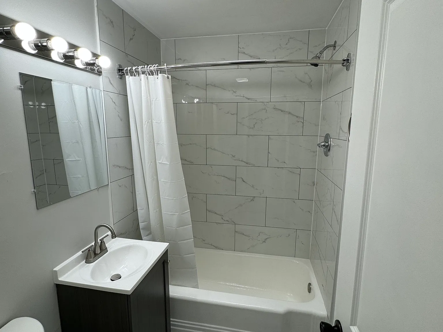409 Oakland Ave — Photo 1