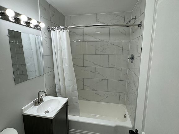 5th image of 409 Oakland Ave #8