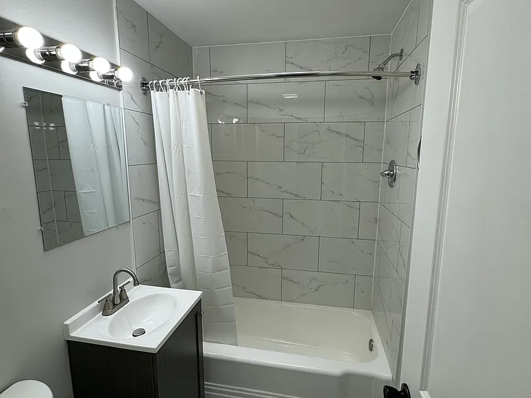 409 Oakland Ave #7 — Photo 1