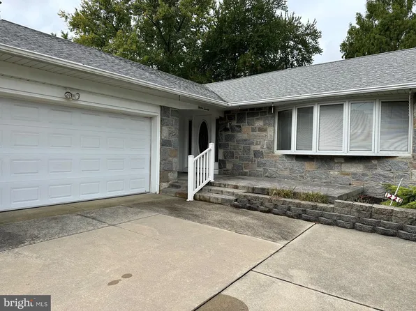 1220 Crane Dr, Cherry Hill, NJ 08003