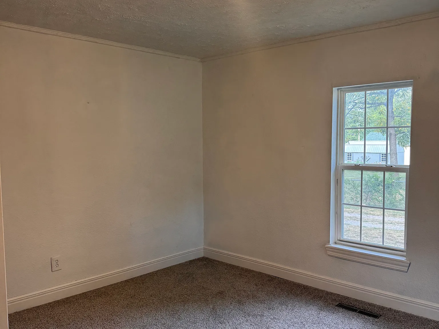 2 bed, 1292 sqft, $850 — Photo 2