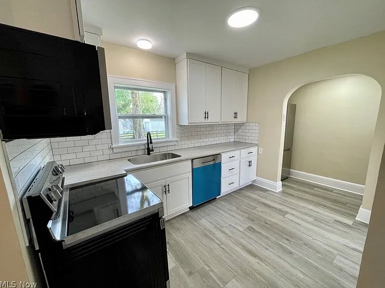 844 Cordova Ave — Photo 17
