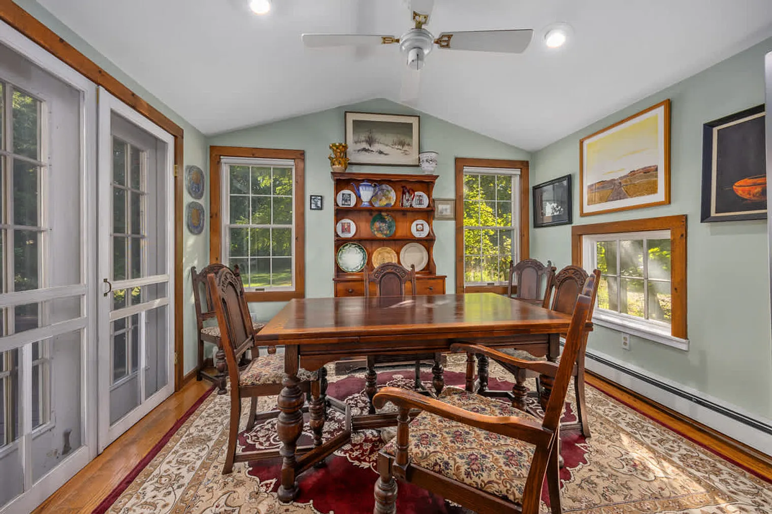 4 bed, 2.0 bath, 2615 sqft, $4,711 — Photo 3