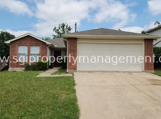 8005 Mosstree Dr, Arlington, TX 76001