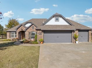 5903 E 137th St N, Collinsville, OK 74021