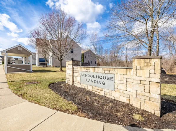16 Schoolhouse Landing #16, East Granby, CT 06026