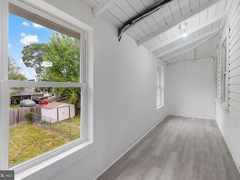 323 Fairview Ave — Photo 16
