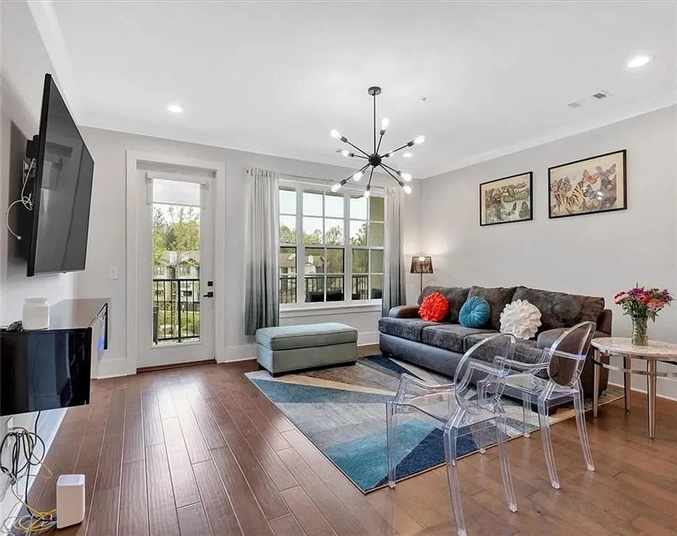Room in 2 Bedroom Home Atlanta — Photo 1