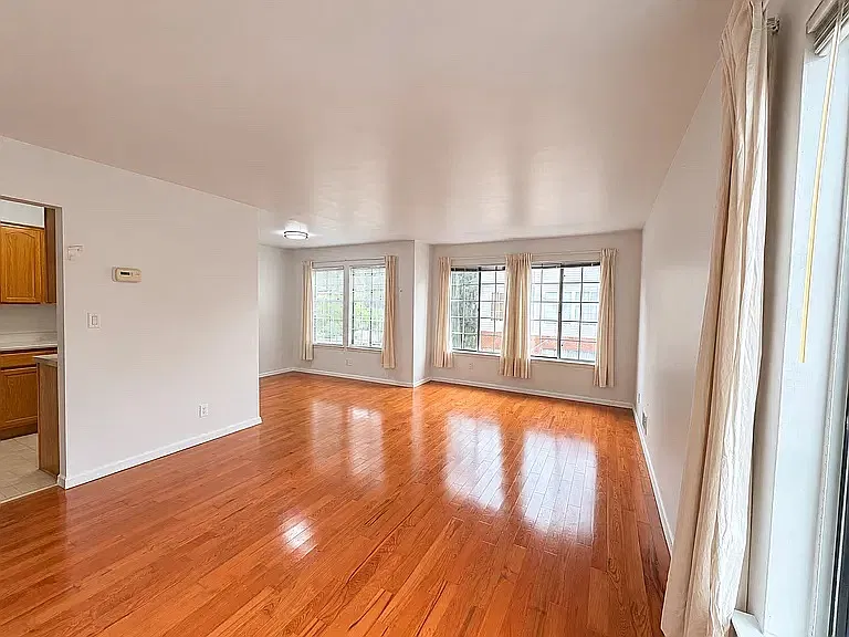 3 bed, 1.5 bath, 1300 sqft, $2,900 — Photo 1