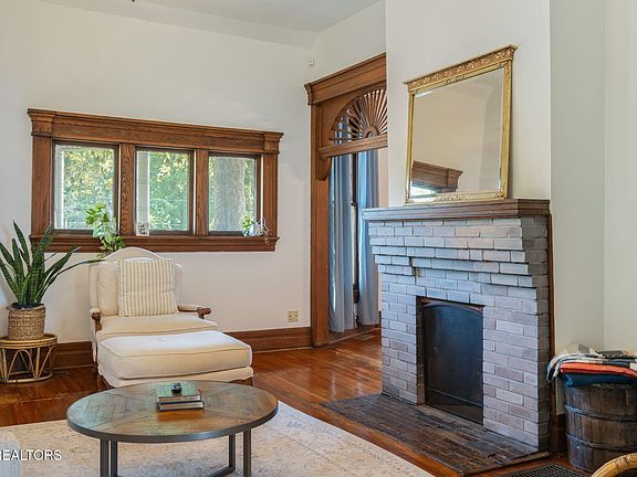5th image of 2038 Jefferson Ave