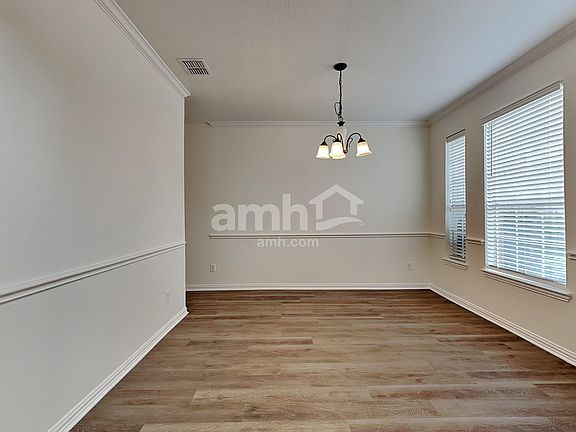 5th image of 400 Shire Ct