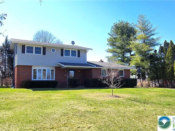 5110 Donna Dr, Coplay, PA 18037