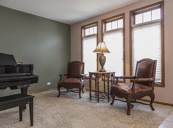 4th image of 1011 Lakewood Dr