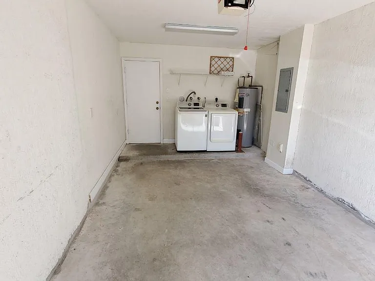 Garage with Washer /Dryer