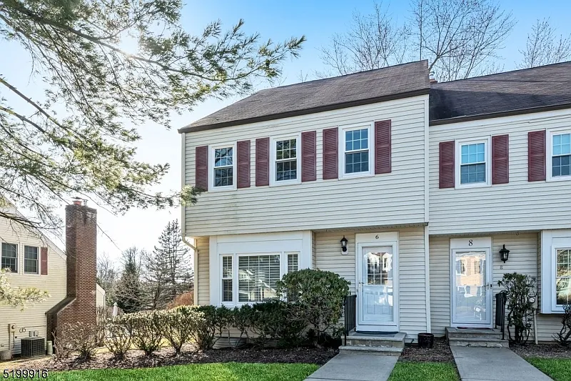 6 Pembroke Dr photo 1