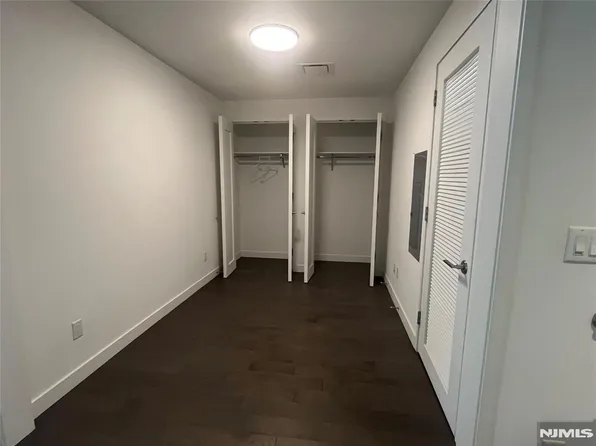 800 Avenue image 5 of 7