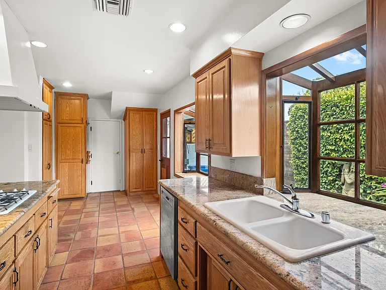 3600 Coolidge Ave — Photo 16