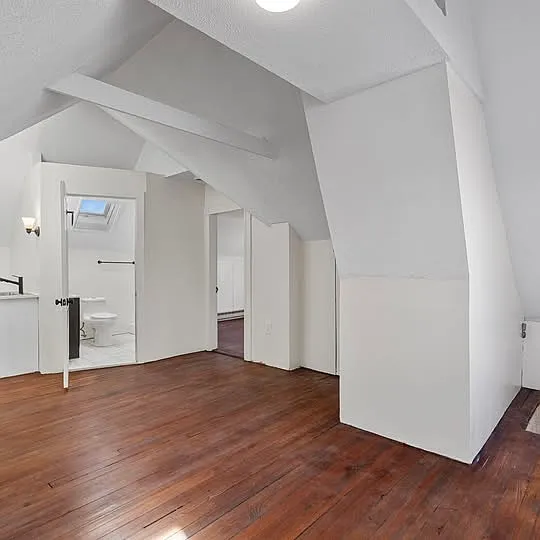 2 bed, 700 sqft, $1,600 — Photo 2