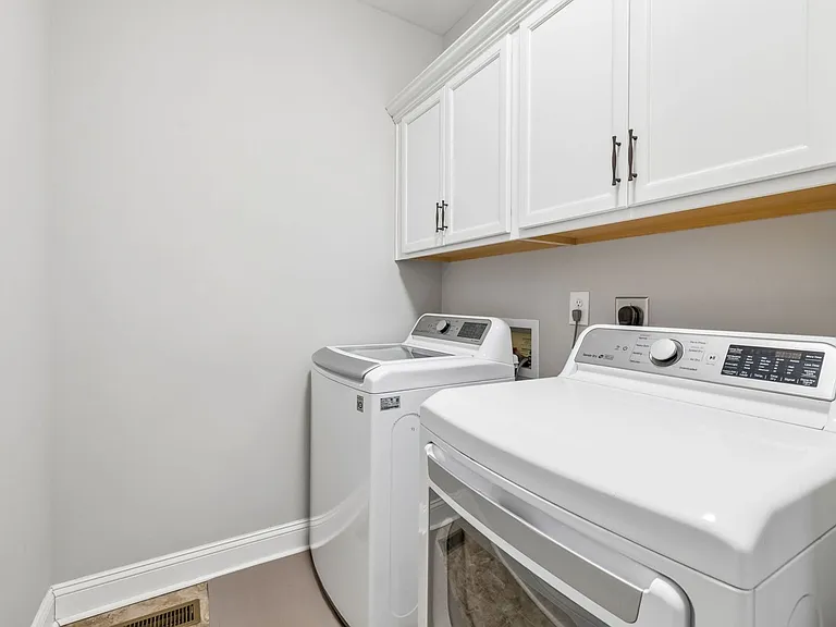 8325 Turnbull Dr — Photo 29