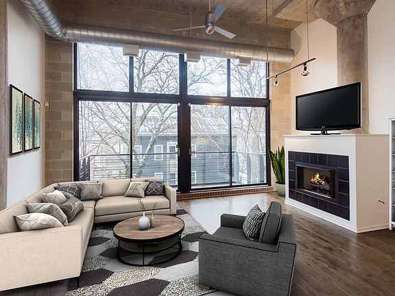 3rd image of 1934 N Washtenaw Ave APT 217