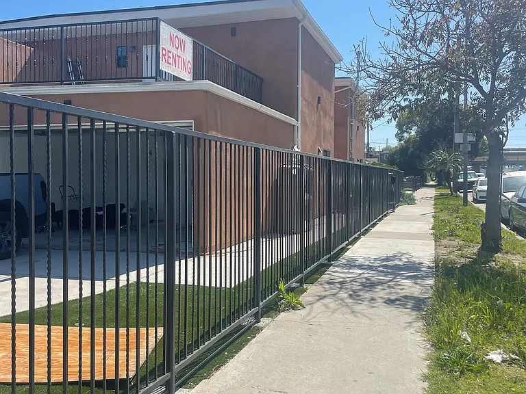 11600 S San Pedro St — Photo 8