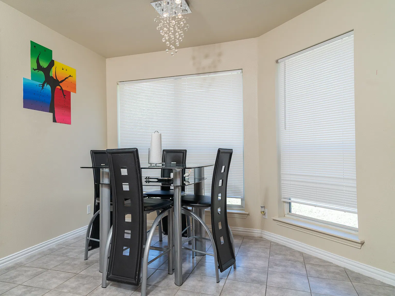 4 bed, 2021 sqft, $3,200 — Photo 3
