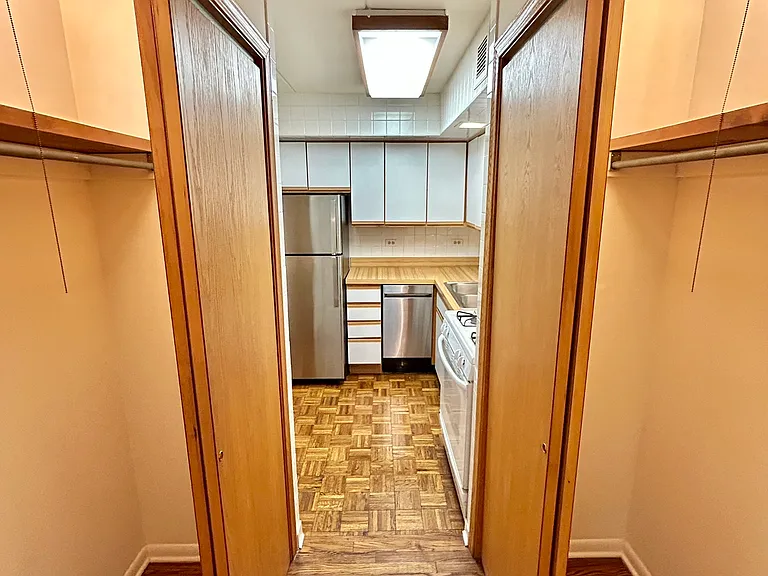 2340 N Commonwealth Ave — Photo 20