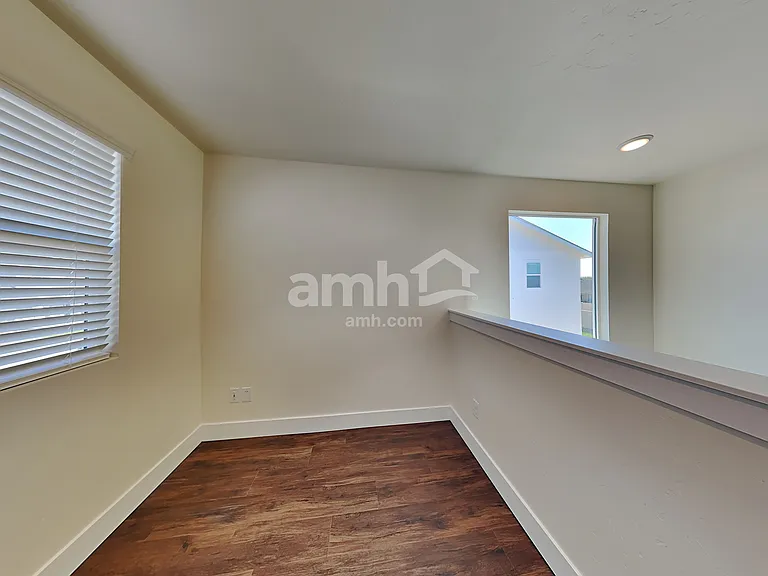 1017 S Moorside Ave — Photo 8