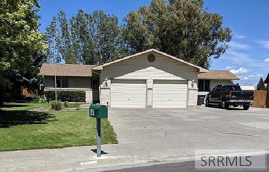 1st image of 647 Brandon Dr