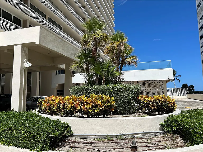 4020 Galt Ocean Dr #106 — Photo 13