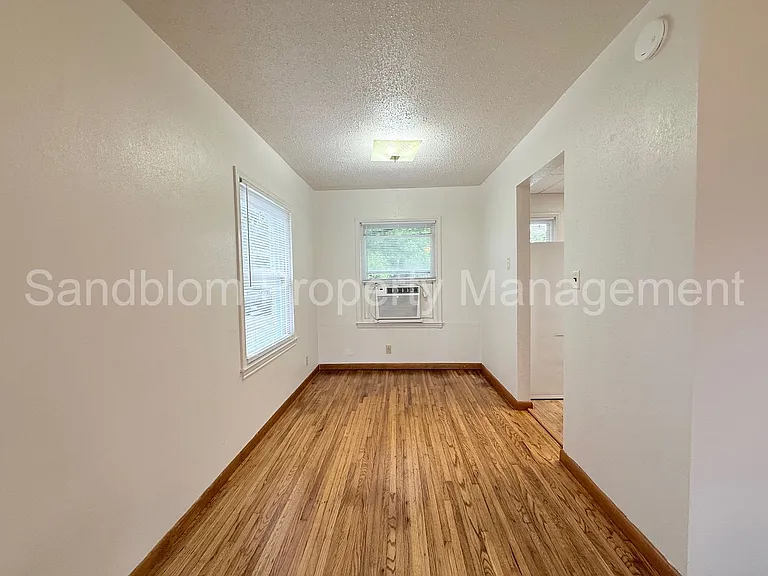 1135 E 37th St S — Photo 5