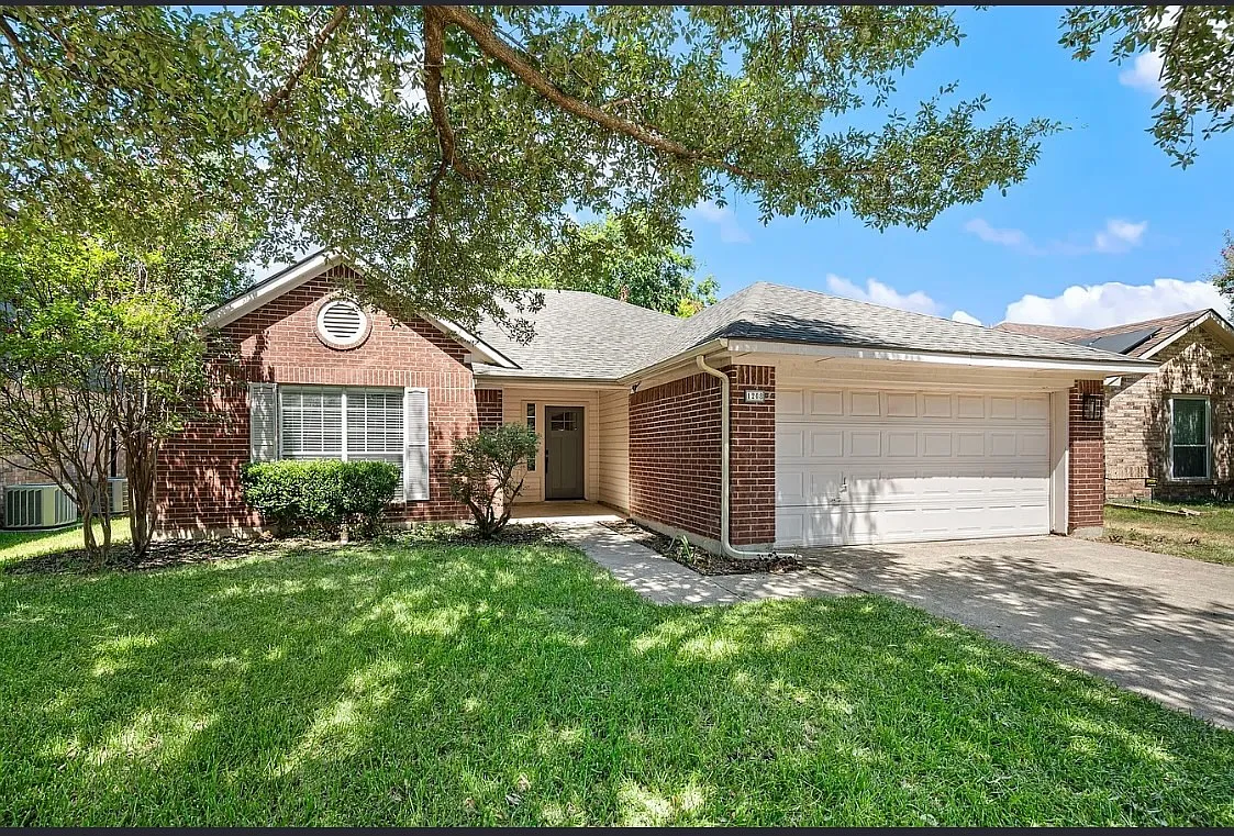 3 bed, 1660 sqft, $2,450 — Photo 1