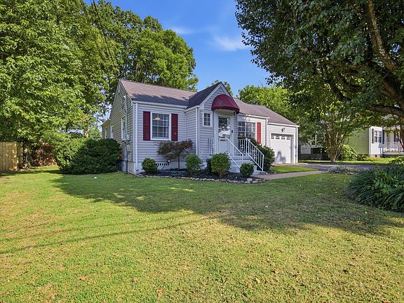 3rd image of 718 Pyron Ln