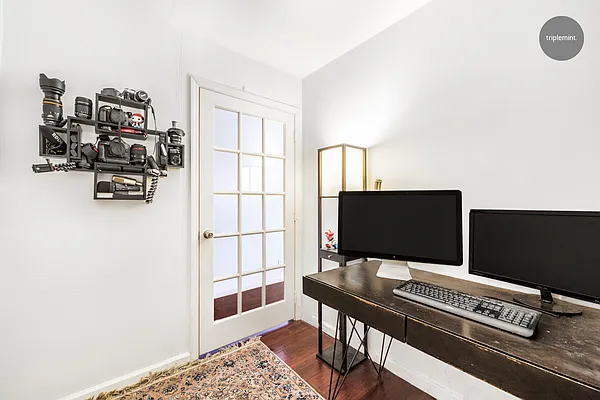 Sold by Triplemint | media 12