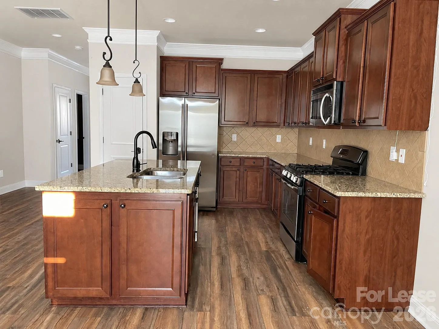 2 bed, 2.5 bath, 1424 sqft, $2,000 — Photo 2